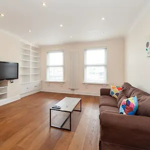  Apartment Spacious 2 Bedroom Maisonette In Stratford